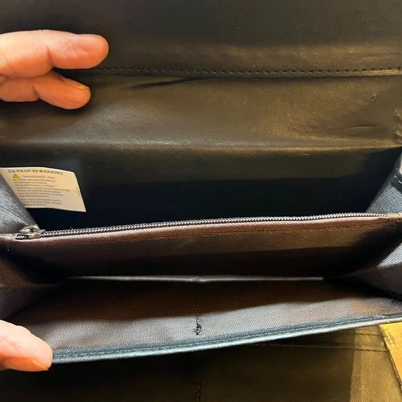 NWOT  Floral-Accent Women’s Wallet - Picture 5 of 5